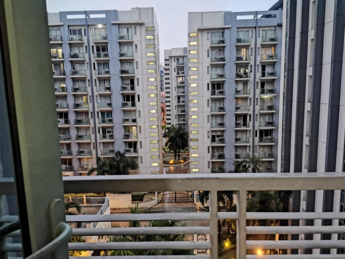 Palm Tree Villas Pasay Exterior photo