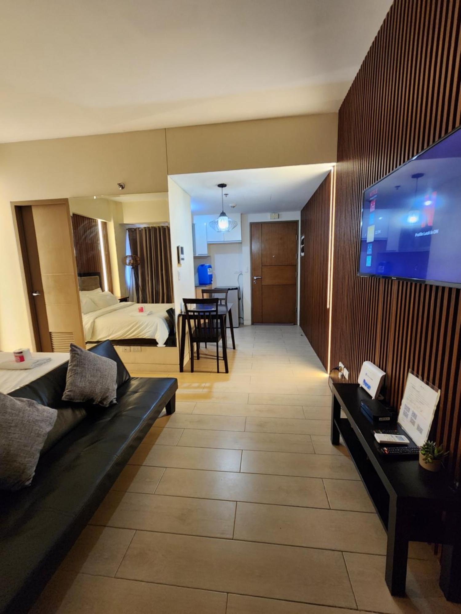 Palm Tree Villas Pasay Exterior photo