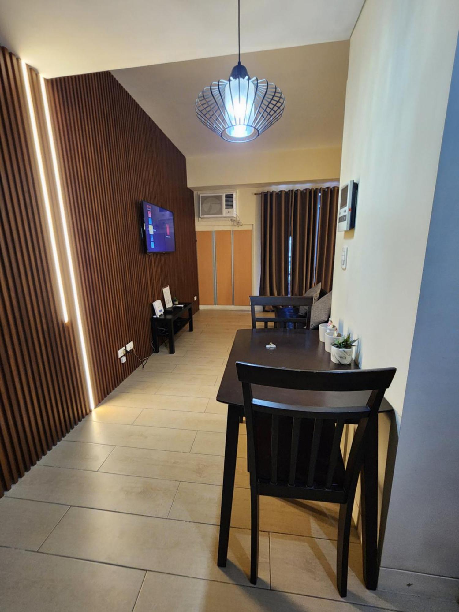 Palm Tree Villas Pasay Exterior photo